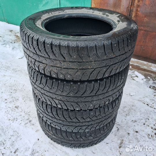 Bridgestone Ice Cruiser 7000 215/65 R16 98T