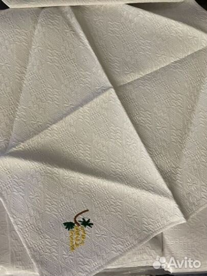 Скатерть и салфетки на 12 персон