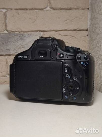 Canon eos 600d с объективом 18-55mm Kit