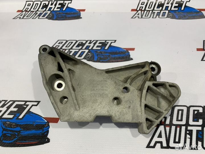 Кронштейн двигателя правый Volkswagen Passat CC