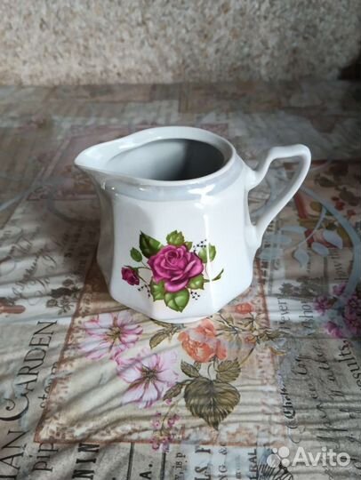 Чайник, сахарница и молочник