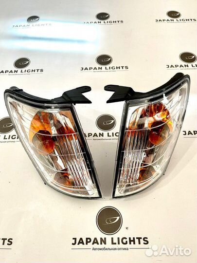 Поворотники передние Toyota Town Ace Noah SR50