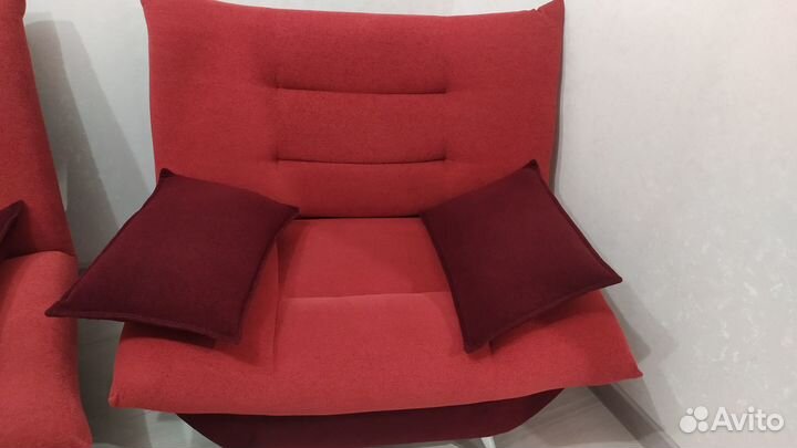 Диван раскладной с двумя креслами