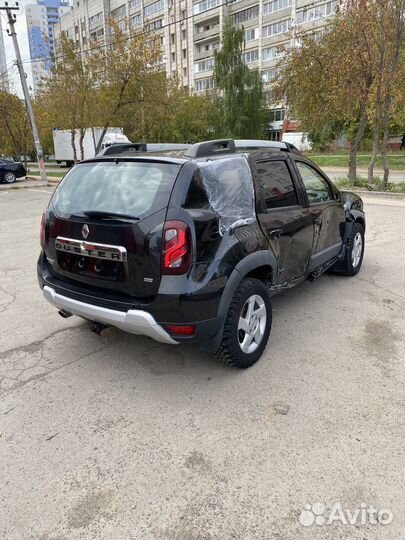Renault Duster 2.0 МТ, 2017, битый, 66 000 км
