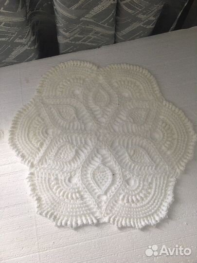Шикарная вязаная салфетка ручной работы