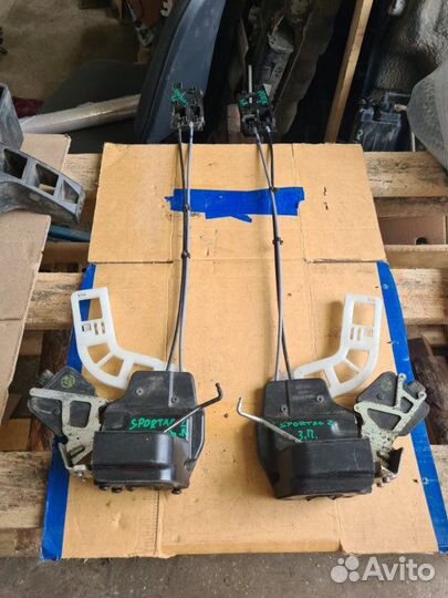 Замок боковой двери Kia Sportage 2009