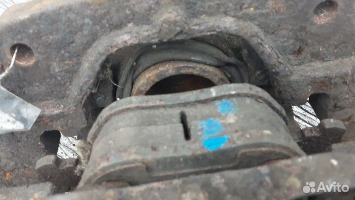 Суппорт передний правый Land Rover Range Rover 3