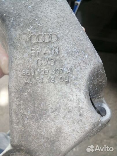 Левый кронштейн двигателя audi a4