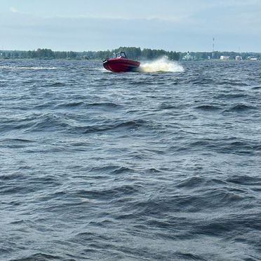 Продается 7 метровая мореходная лодка