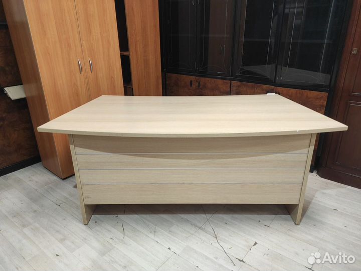 Стол руководителя с легкой эргономикой б/у 02310