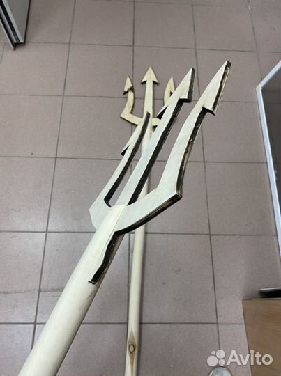 Трезубец и корона нептуна