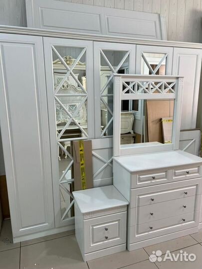 Спальный гарнитур