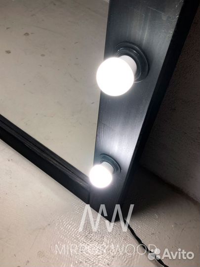 Большое зеркало в салон красоты с лампочками