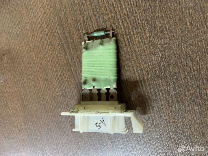 Резистор печки Skoda Octavia A5 2010