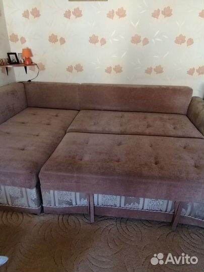 Угловой диван и кресло юваю