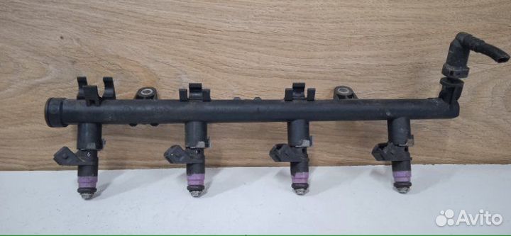 Топливная рампа Renault Megane 2 2002-2006