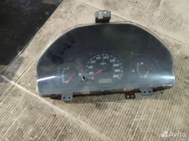 Приборка, панель Мазда фамилия, 323