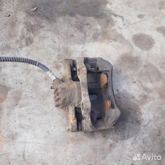 Суппорт передний правый Пежо 206