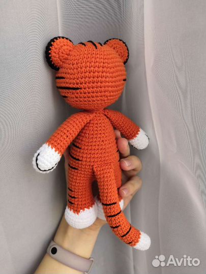 Тигр ручной работы вязанная игрушка