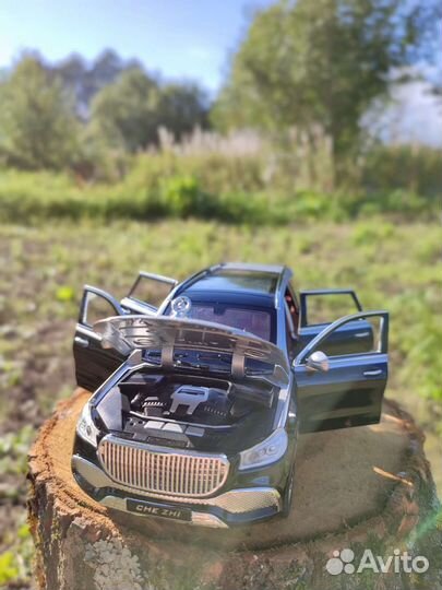 Металлическая машинка Mercedes-Benz