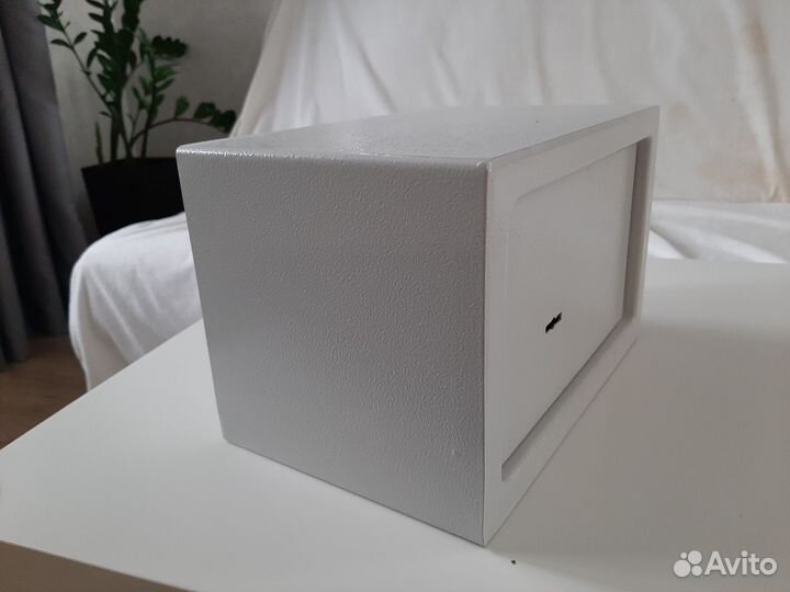 Сейф металлический