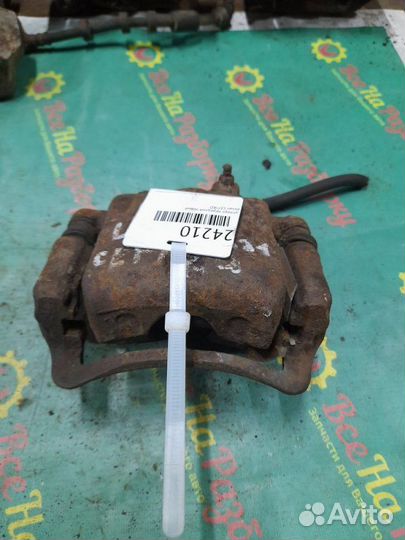 Суппорт передний левый Nissan Cefiro