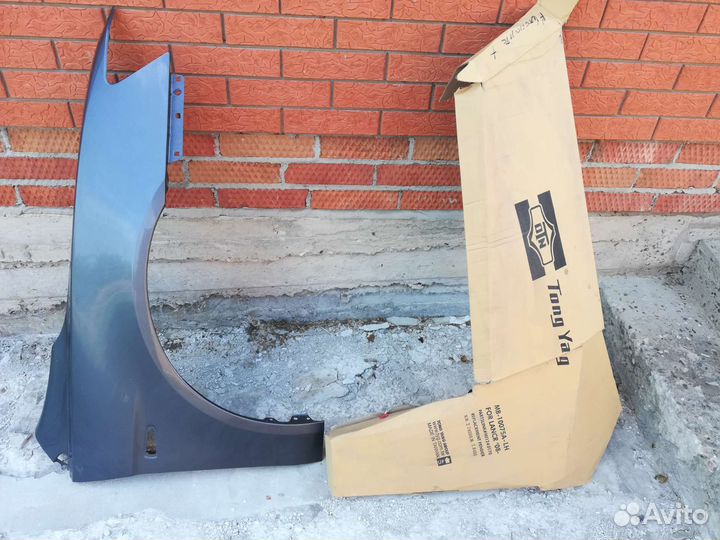 Переднее крыло Mitsubishi Lancer 10