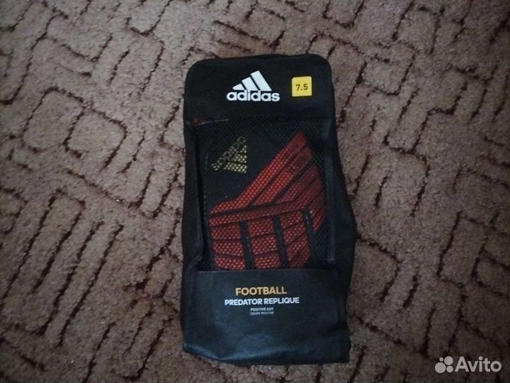 Вратарские перчатки adidas