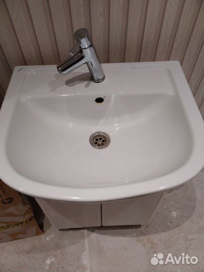 Раковина с тумбой