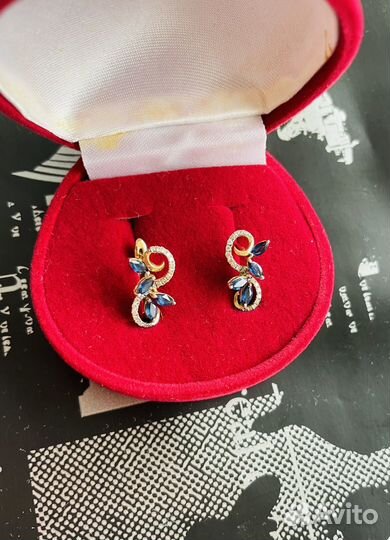 Золотые серьги с бриллиантами и сапфирами