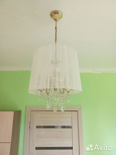 Люстра с абажуром