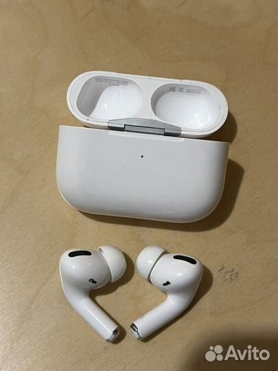 Беспроводные наушники apple airpods