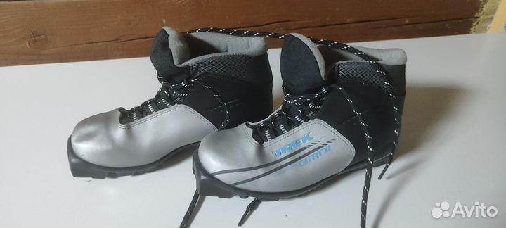 Лыжные ботинки