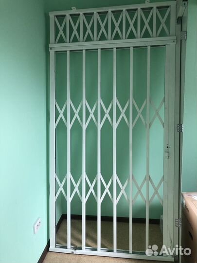 Защитная раздвижная решетка