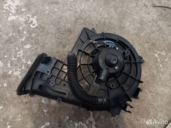 Моторчик печки Ниссан Альмера N16/2003 год