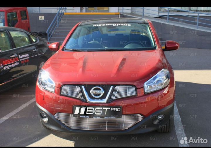 Вставка в решетку и бампер Nissan Qashqai