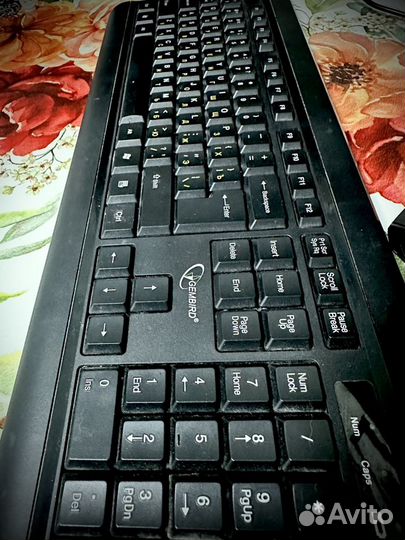Беспроводная клавиатура и мышь комплект