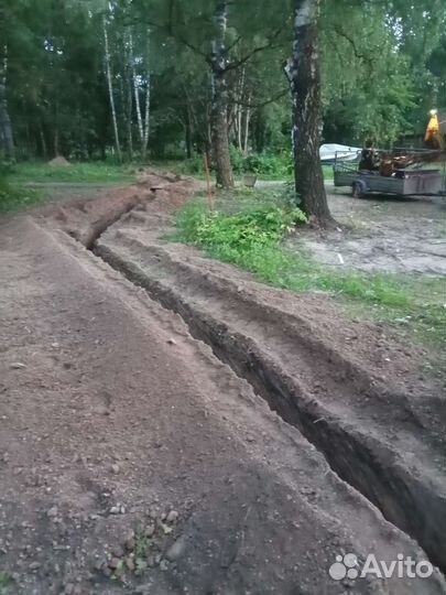 Копка траншей траншеекопателем