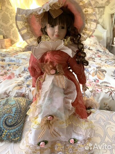 Кукла фарфоровая коллекционная