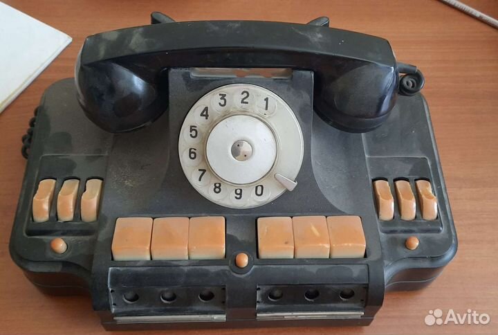 Старинный телефон
