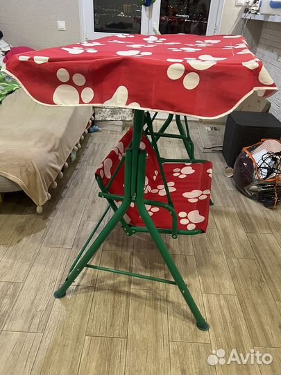 Детские качели с навесом