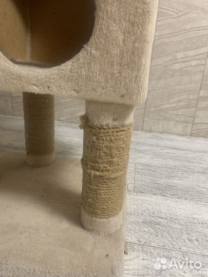 Кошачий домик с когтеточкой