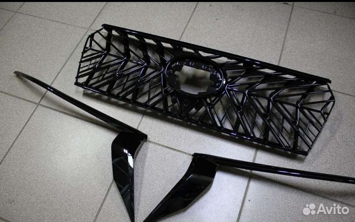Решетка радиатора Toyota Prado