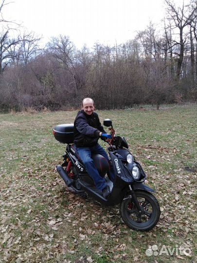 Продаю скутер Omaks