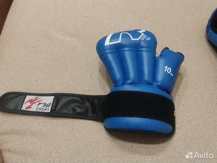 Шлем и перчатки для рукопашного боя