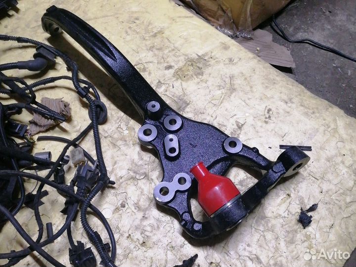 Поворотный кулак RWD Dodge Challenger LC