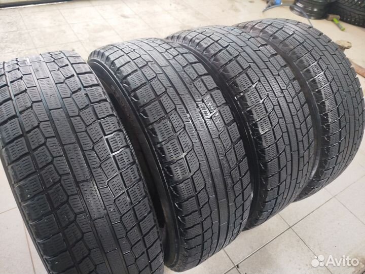 Yokohama Ice Guard IG20 215/60 R17 96Q