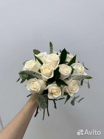 Свадебный букет в белой цветовой гамме