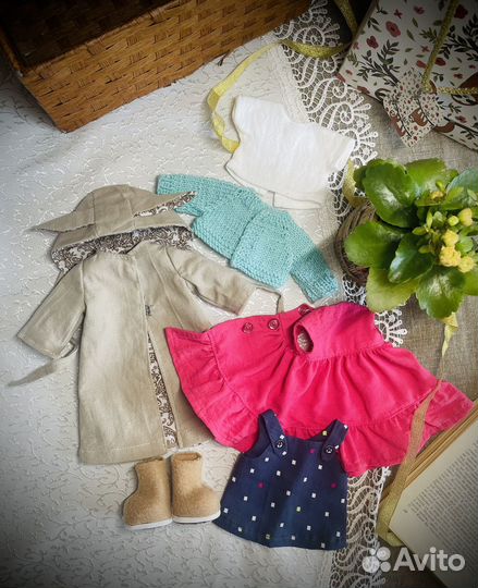 Игровая кукла с одеждой