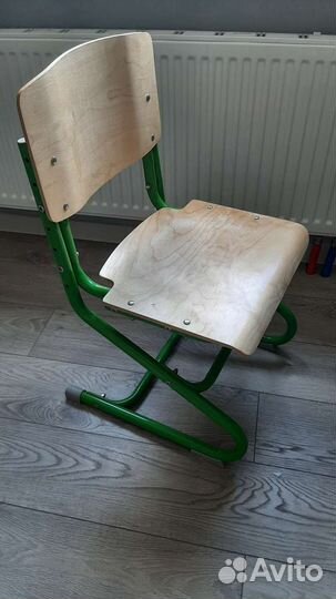 Детский письменный стол и стул